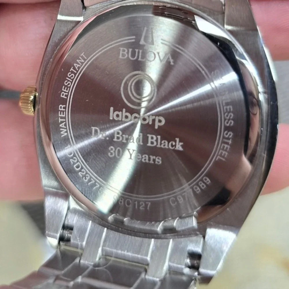 Bulova Surveyor Watch 98C127 Silver‎ Gold Two Tone Day Date 39mm Excellent Dress